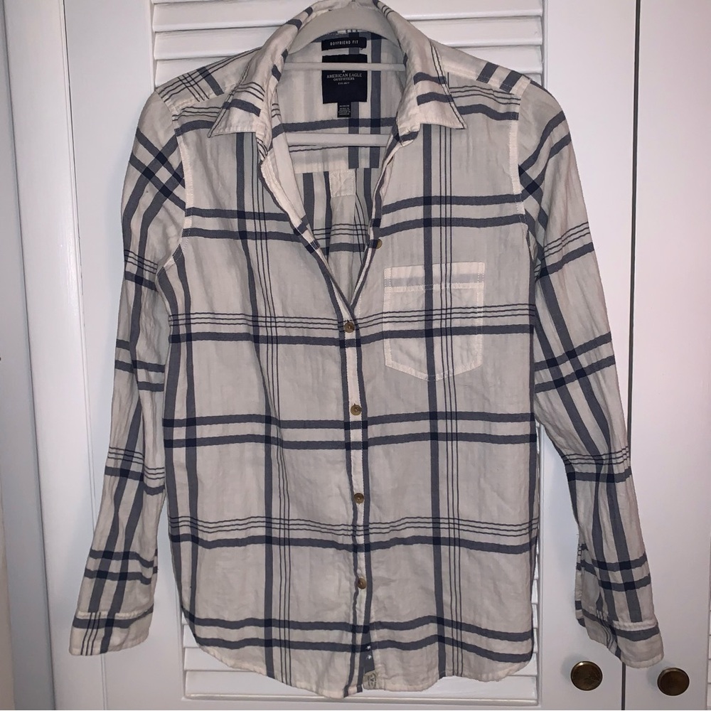 American Eagle Outfitters Women's Plaid Button Down Flannel in Blue and White